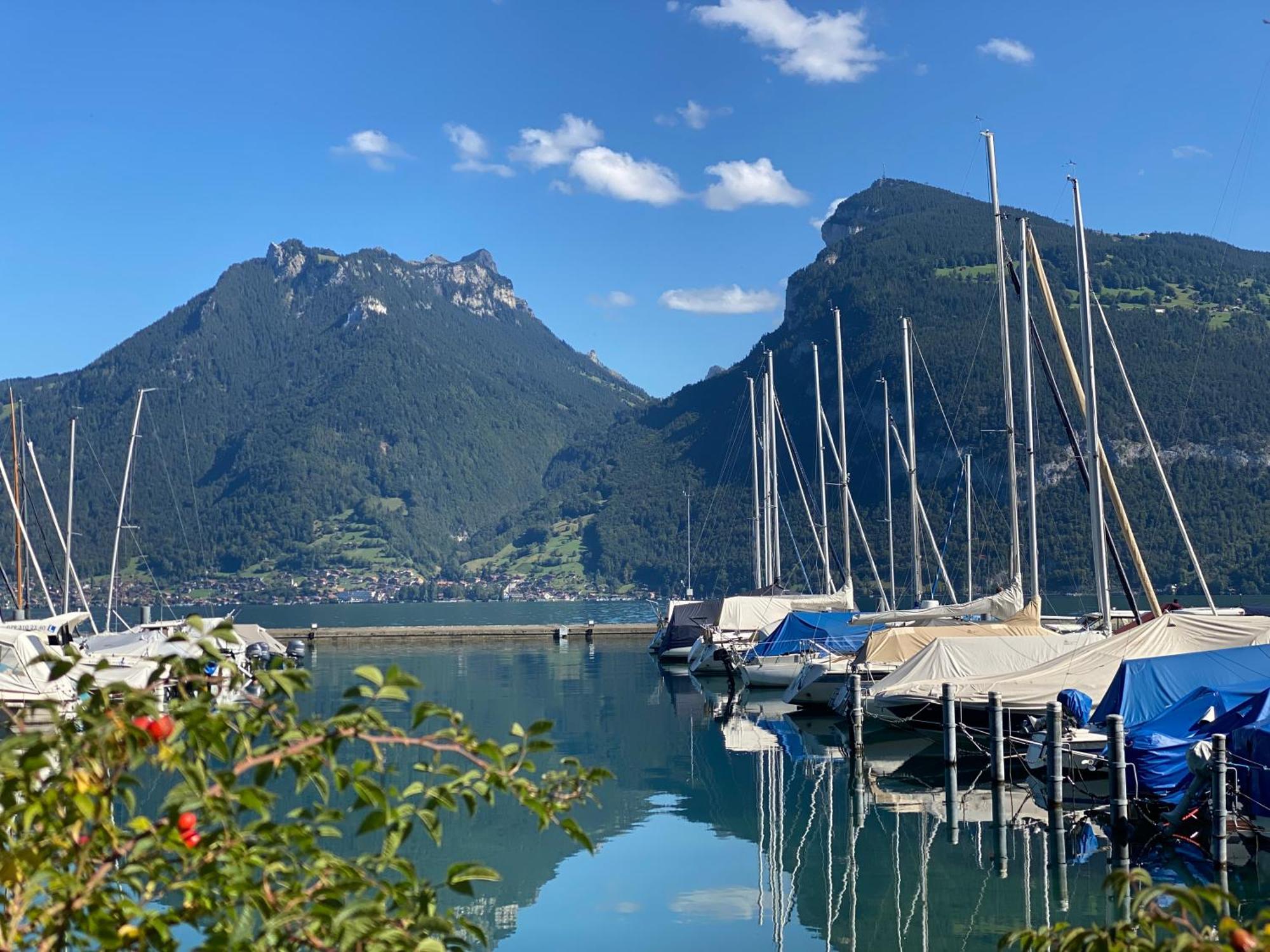 Herrlicher Blick Auf Berge Und See Faulensee Exterior foto
